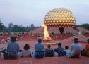 AUROVILLE: QYTET PA ZOT, POR ME NJERËZ PLOT! AUROVILLE: QYTET PA ZOT, POR ME NJERËZ PLOT!