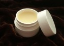 SI TË BËSH VETË LIP GLOSS NATYRAL (EKSKLUZIVE) SI TË BËSH VETË LIP GLOSS NATYRAL (EKSKLUZIVE)