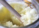 RECETË SCRUB-i PËR BËRRYLA, GJUNJË DHE THEMBRA, (EKSKLUZIVE) RECETË SCRUB-i PËR BËRRYLA, GJUNJË DHE THEMBRA, (EKSKLUZIVE)