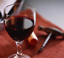 CILI PËRBËRËS I VERËS SË KUQE NDIHMON NË FUNKSIONIN E MIRË TË MËLÇISË DHE HUMBJEN E PESHËS? CILI PËRBËRËS I VERËS SË KUQE NDIHMON NË FUNKSIONIN E MIRË TË MËLÇISË DHE HUMBJEN E PESHËS?