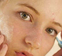 SERUM NË KUSHTE SHTËPIE PËR HEQJEN E SHENJAVE TË PUÇRRAVE DHE PRERJEVE KIRURGJIKALE SERUM NË KUSHTE SHTËPIE PËR HEQJEN E SHENJAVE TË PUÇRRAVE DHE PRERJEVE KIRURGJIKALE