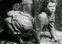 HISTORIA DRITHËRUESE E VAJZËS-DEVE! (FOTO) HISTORIA DRITHËRUESE E VAJZËS-DEVE! (FOTO)