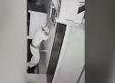 18+/ KAPET MAT BURRI QË KRYEN SEKS ME TUBIN E UJIT! 18+/ KAPET MAT BURRI QË KRYEN SEKS ME TUBIN E UJIT!