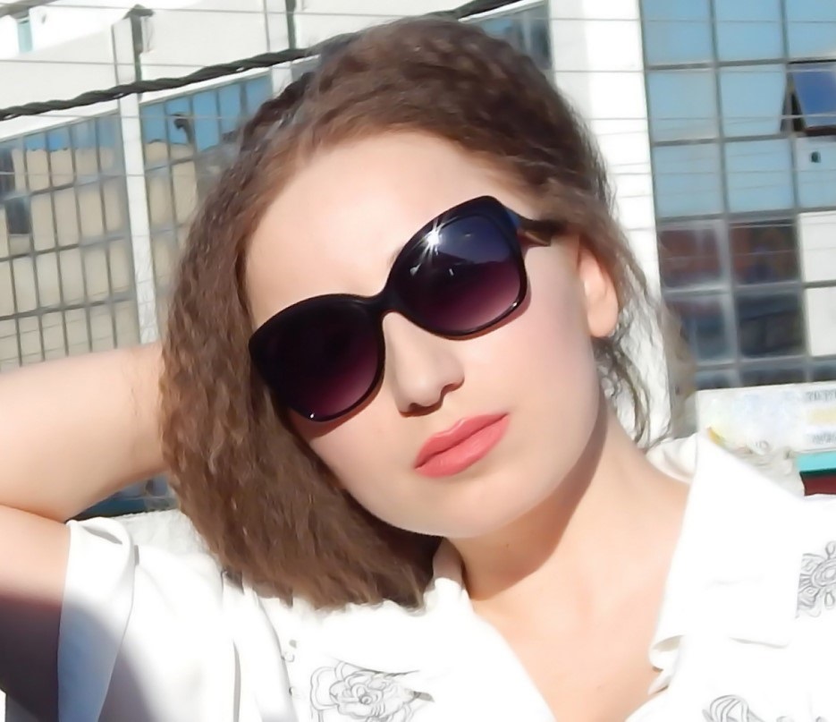 kush-eshte-lorena-stroka-biografia-wikipedia-books-gazetare-instagram-blog-age-kontakt-facebook-bashkeshorti-style