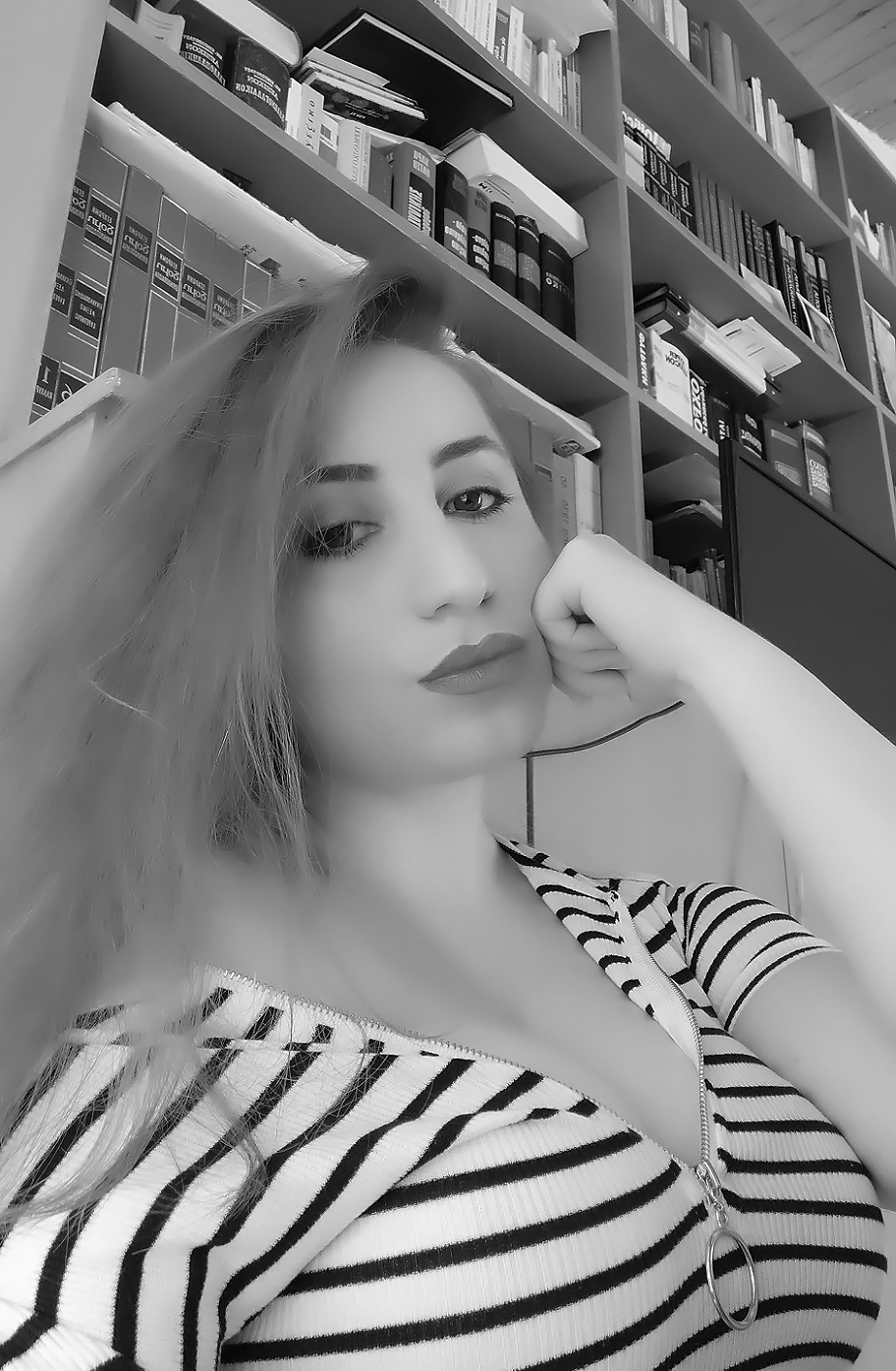 lorena-stroka-instagram-wikipedia-biografia-facebook-foto-pinterest-bashkeshorti-libra-gazetare-albstroka-kontakt-height