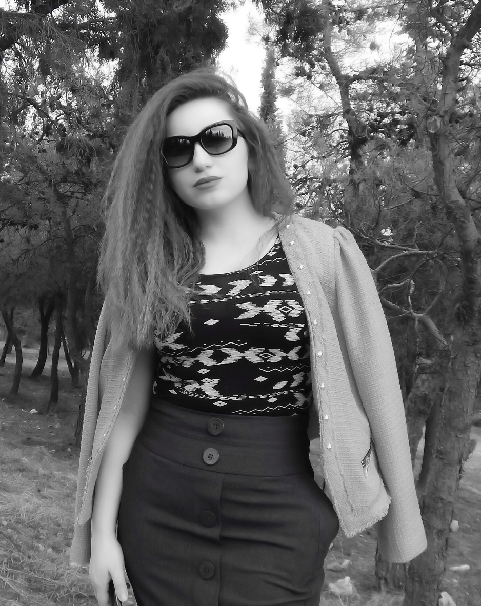 lorena_stroka_foto_biografia_gazetare-shkrimtare_albstroka_lajme_tirana_street_style